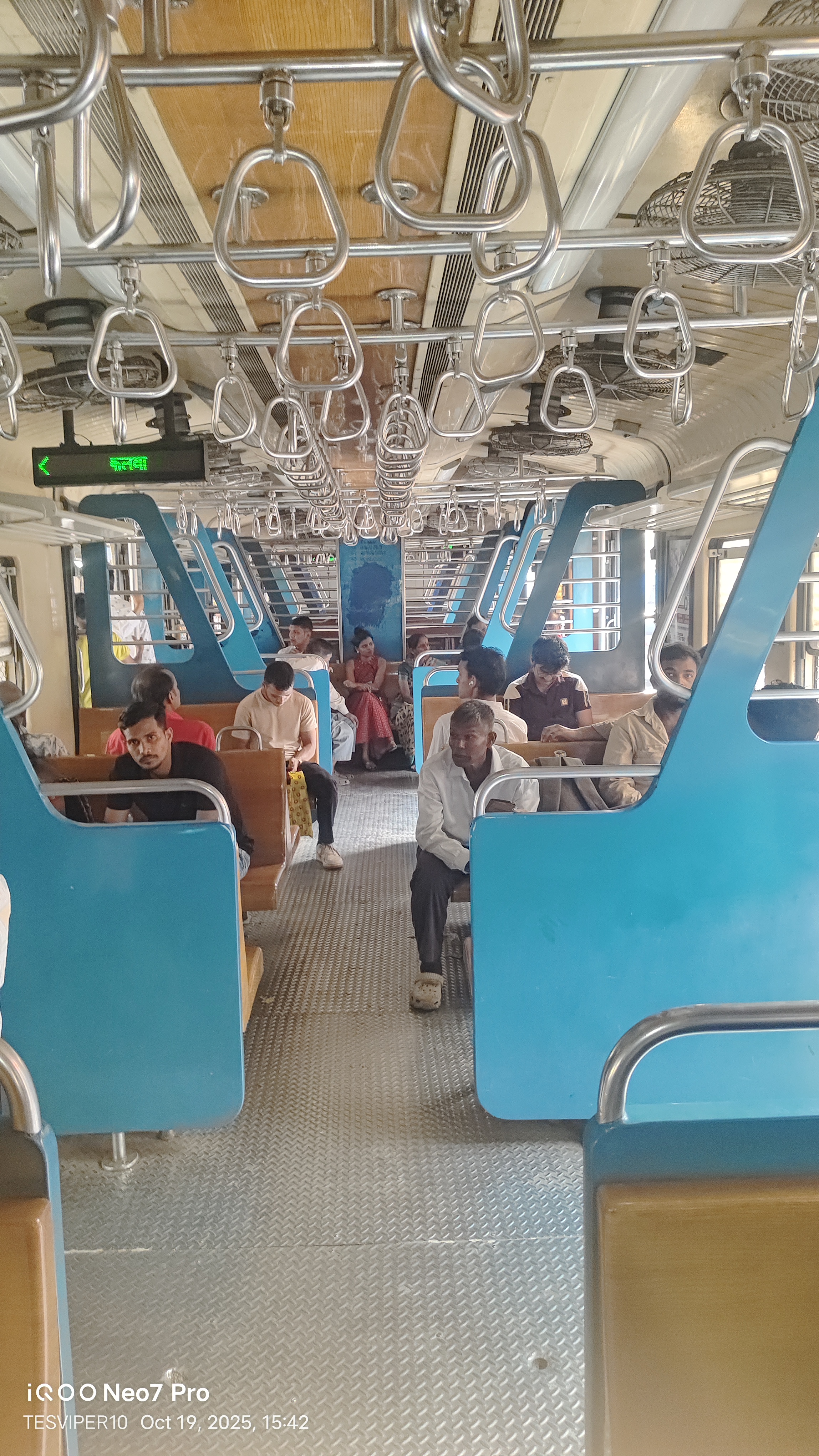 Life Line Local Mumbai LifeLine Local Train Clicks 🤩📸 ️ #ShotOniQOO Random Clicks