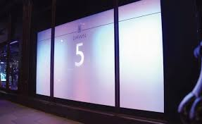 Smart Glass Displays — Windows That Double as Screens 🪟💫