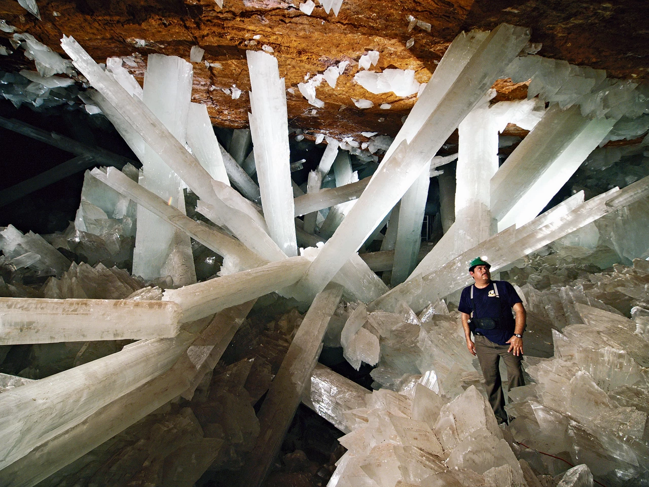 💎 Earth’s Hidden Treasure: The Giant Crystal Cave of Naica, Mexico 🇲🇽