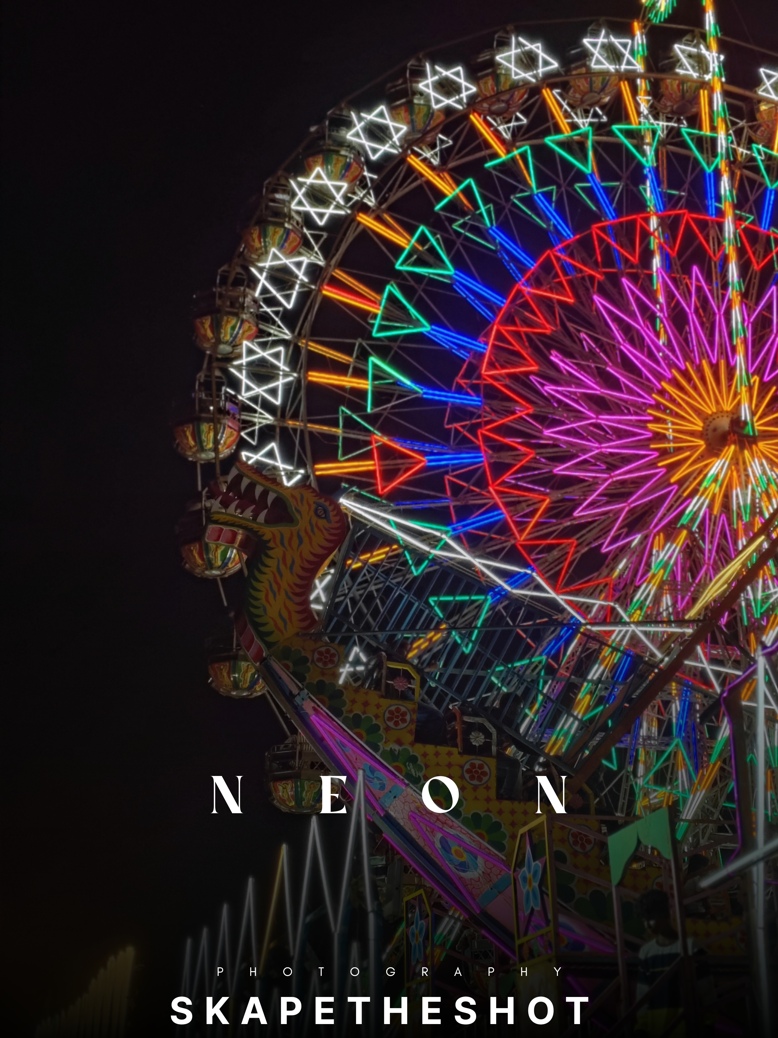 Neon Ride Fly Robin Neon Ride of the fair ground