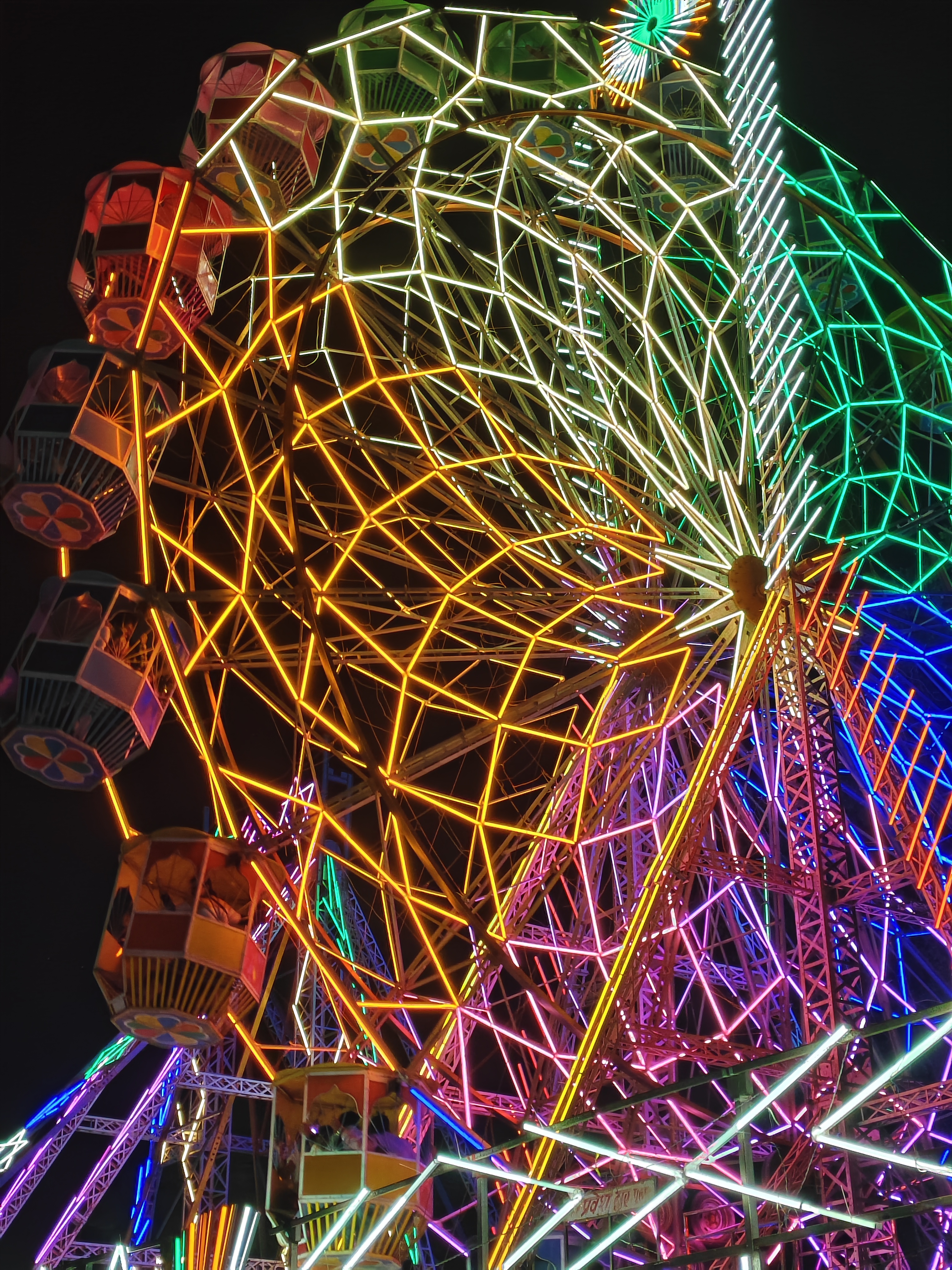 Neon Ride Fly Robin Neon Ride of the fair ground