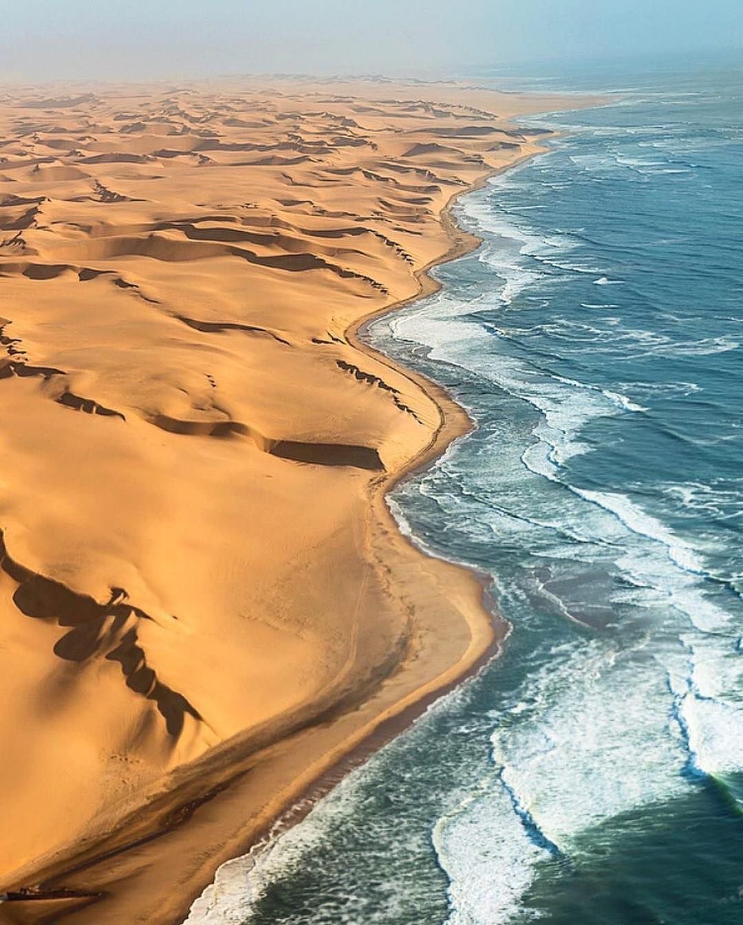 🌍 WORLD TRAVEL CORNER Destination Spotlight: NAMIBIA Ancient Beauty ️