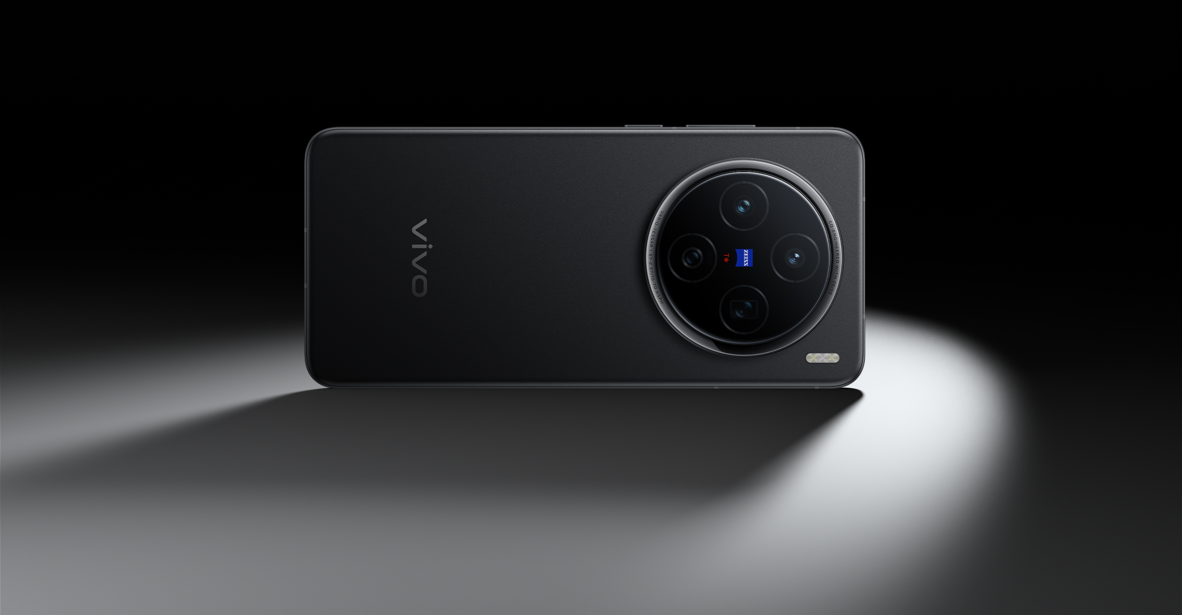 vivo X200 in carbon black color