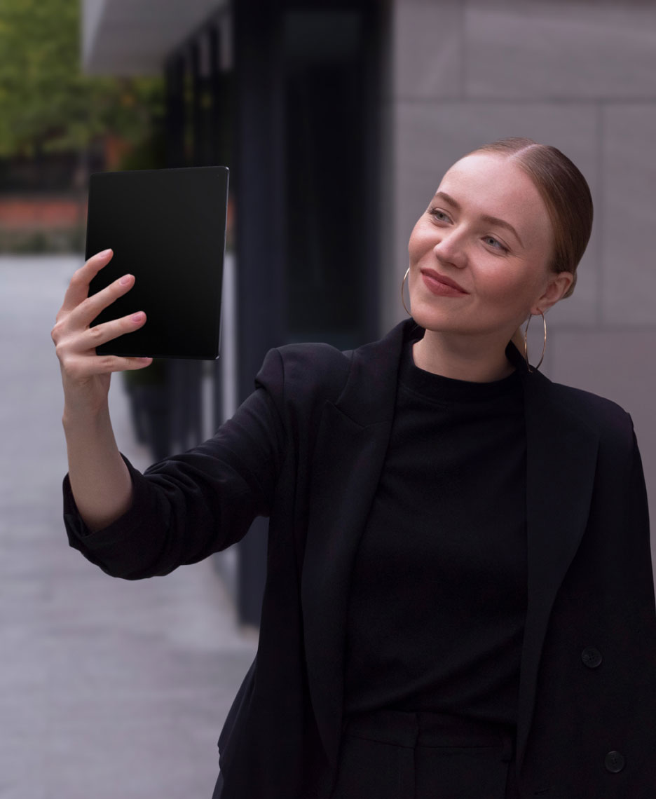 rear camera selfie by vivo X Fold3 Pro